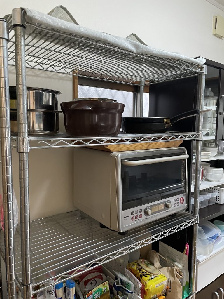 福岡　整理収納アドバイザー　トトノウラボ　キッチン　アフター
片付け後の電子レンジ周り