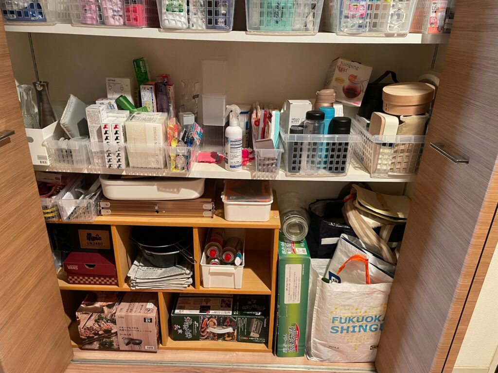 片付く前の収納庫