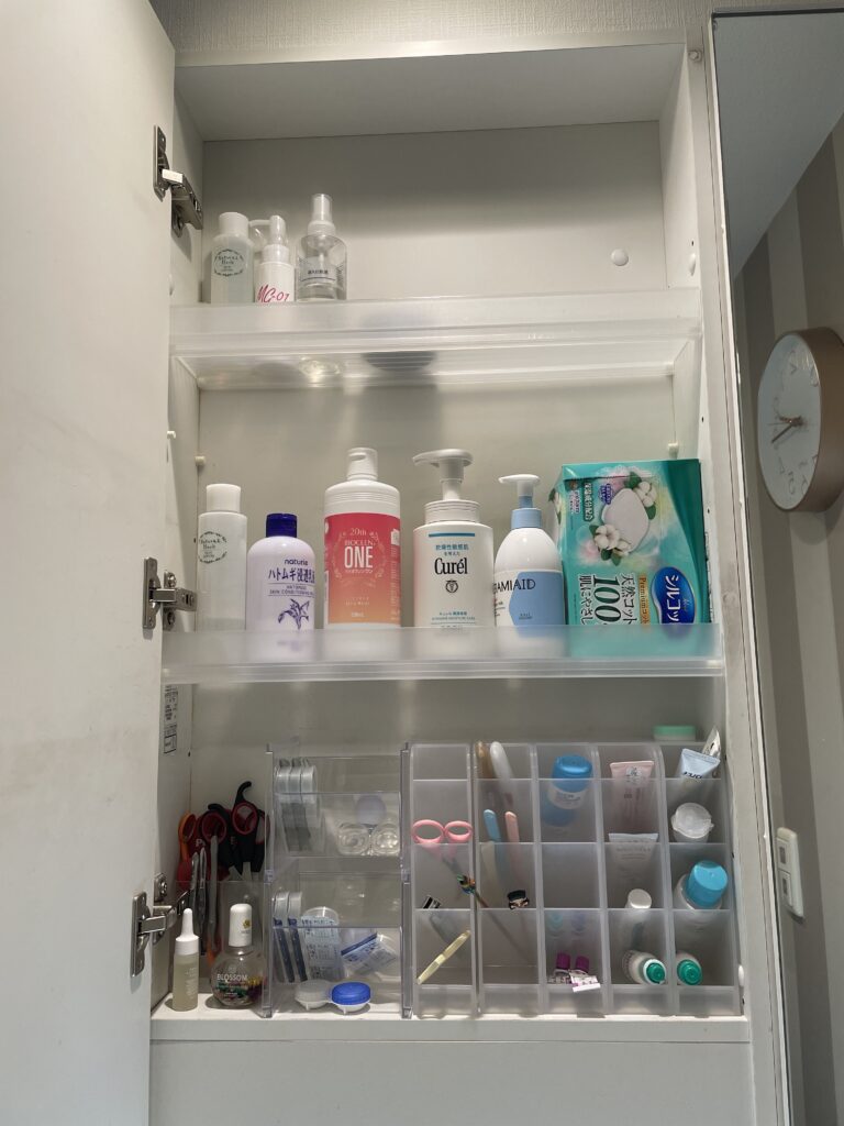 福岡　整理収納アドバイザー　トトノウラボ
片付け後の洗面台鏡の裏