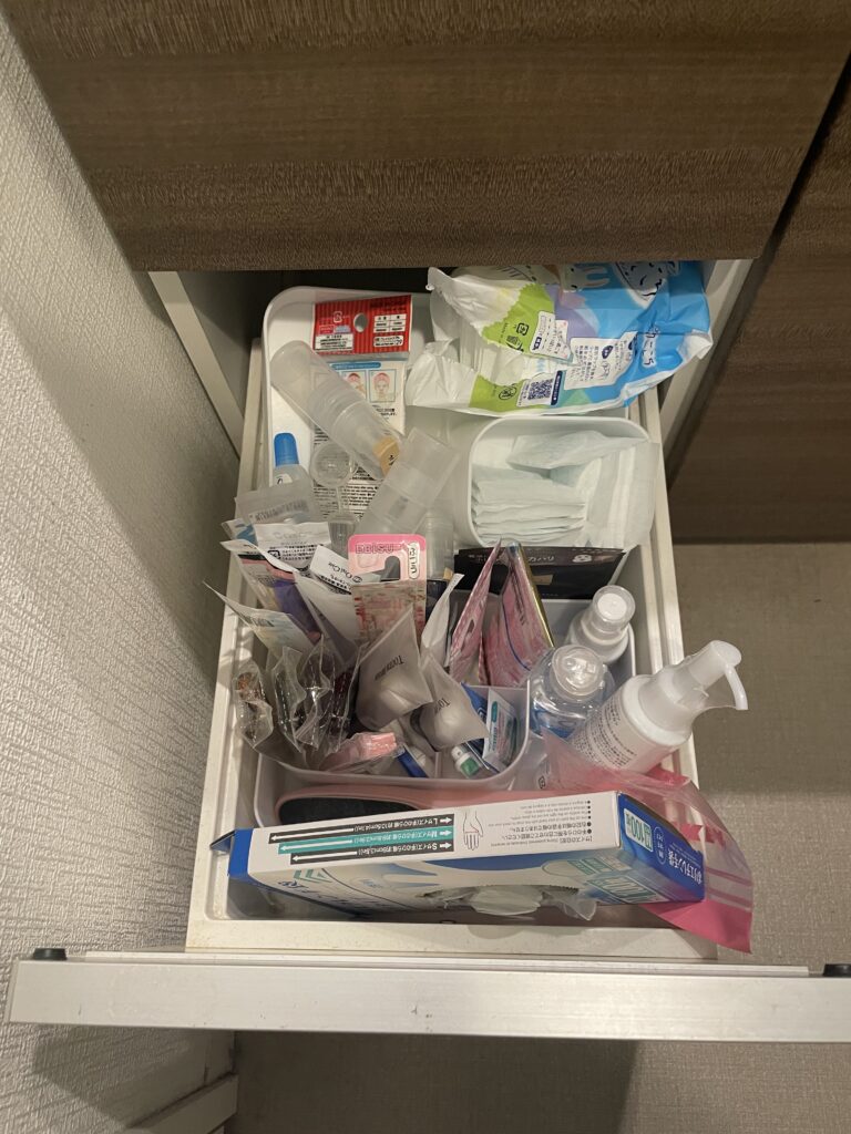 福岡　整理収納アドバイザー　トトノウラボ
片付け前の洗面引き出し