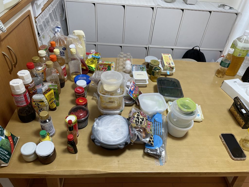 福岡　整理収納アドバイザー　トトノウラボ　冷蔵庫　ビフォー
冷蔵庫の中の食材達